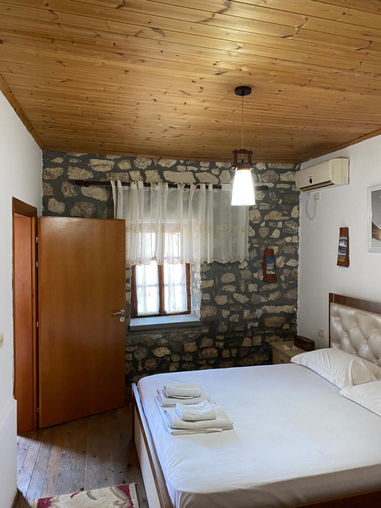 Aria Baci Guest House Berat Exterior photo